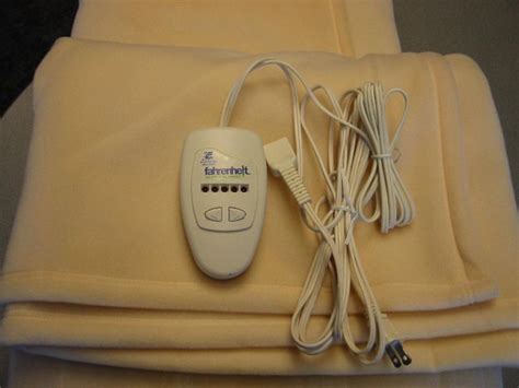 How Does an Electric Blanket Work: A Cozy Conundrum of Wires and Warmth